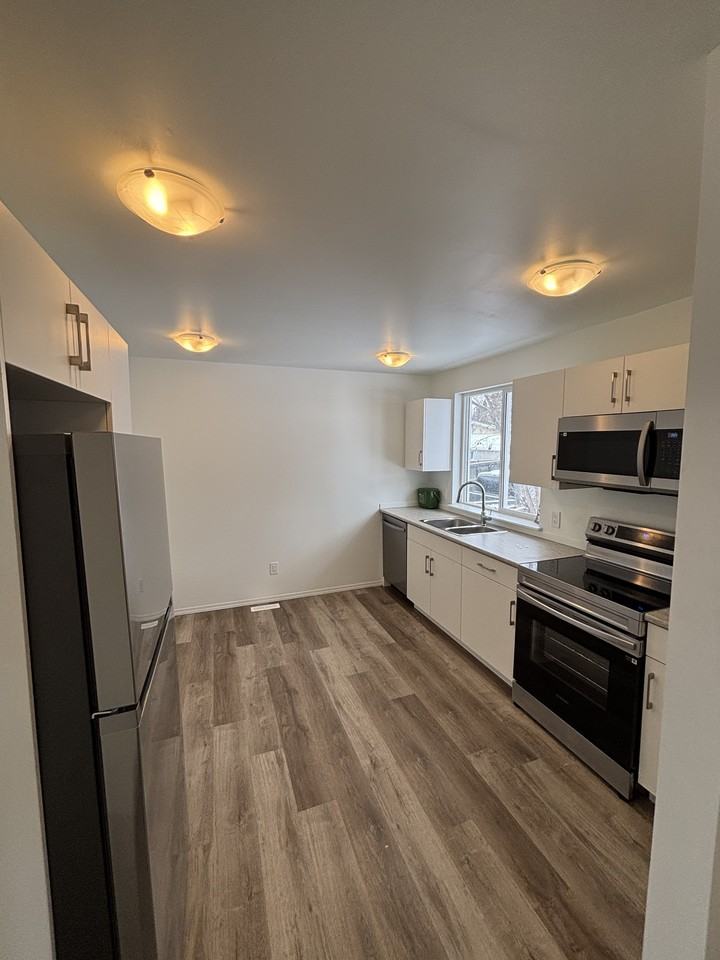 SF223 – Newton Garden Suite for Rent | 4 - Photo 2 of 27
