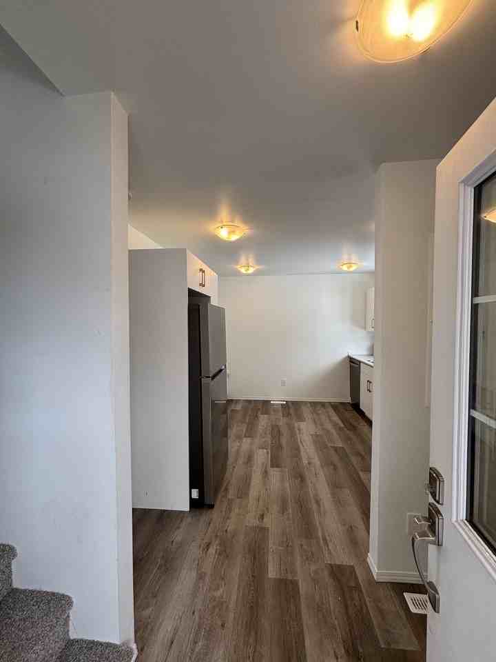 SF223 – Newton Garden Suite for Rent | 4 - Photo 3 of 27