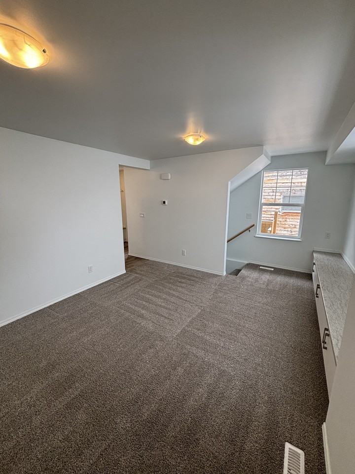 SF223 – Newton Garden Suite for Rent | 4 - Photo 7 of 27