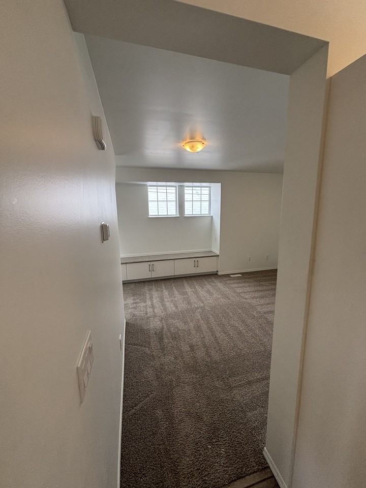 12021 55 St Nw - Photo 5 of 20