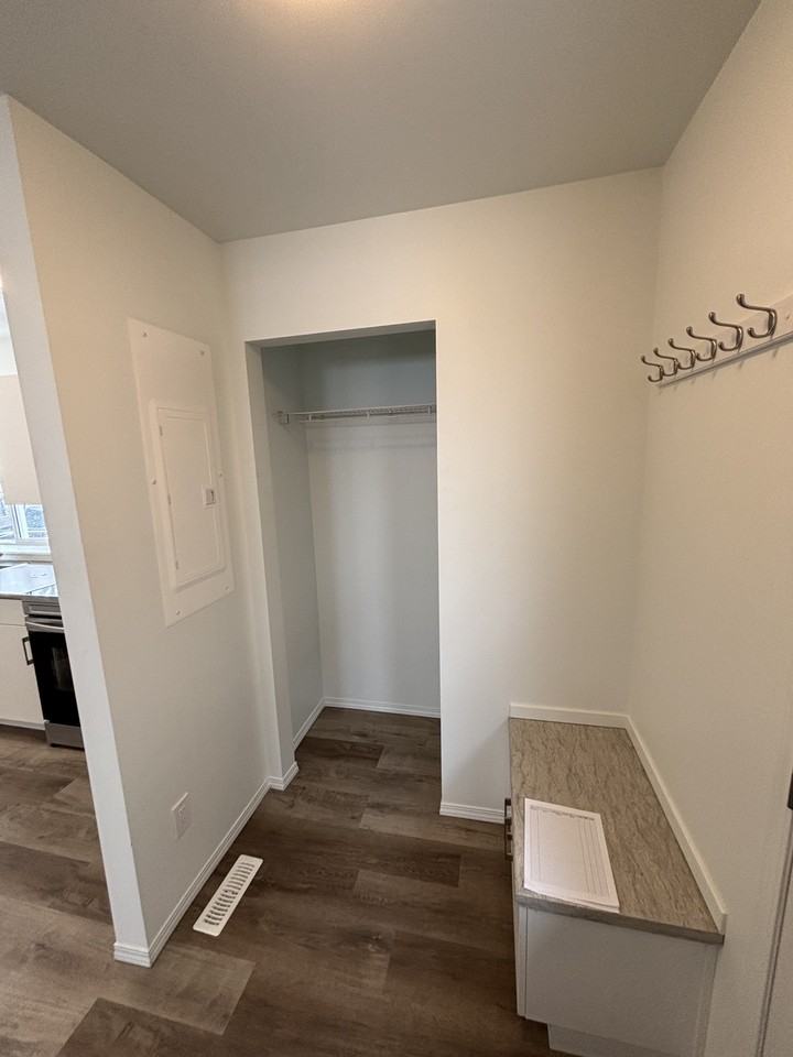 12021 55 St Nw - Photo 7 of 20