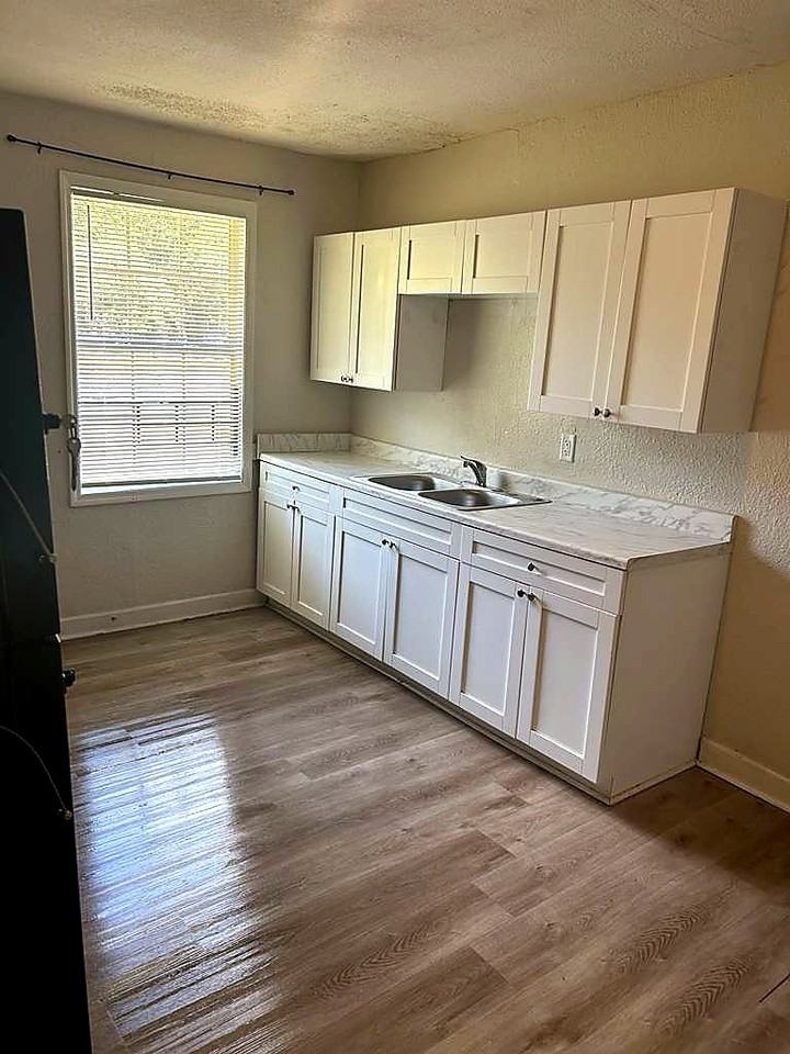 330 W 26th St #332 - Photo 2 of 9