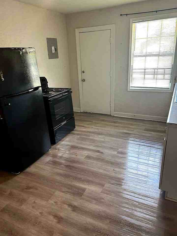 330 W 26th St #332 - Photo 3 of 9