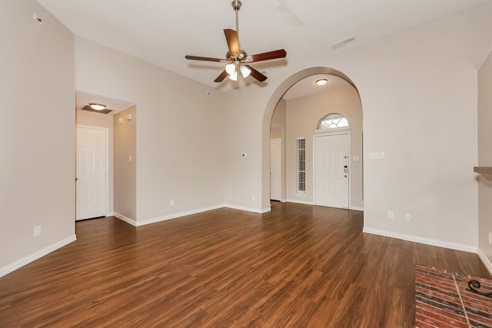 2613 Clovermeadow Dr - Photo 3 of 16
