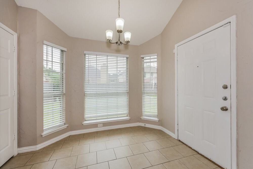 2613 Clovermeadow Dr - Photo 4 of 16