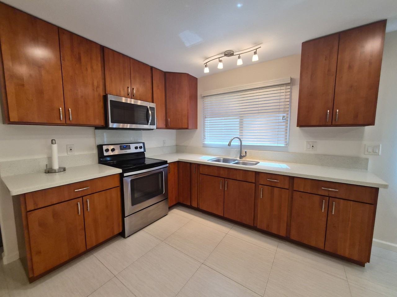 3429 HARDING AVE- AGENT: DAVID NAGATORI-DOWNSTAIRS - Photo 2 of 9