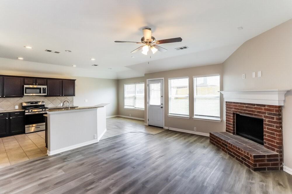 1813 Sparrow Ln - Photo 4 of 16