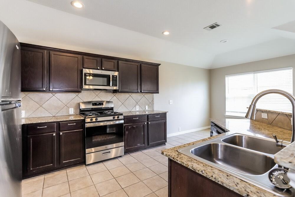 1813 Sparrow Ln - Photo 5 of 16