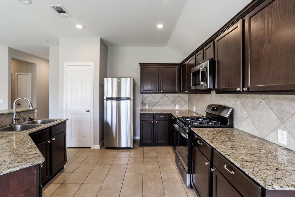 1813 Sparrow Ln - Photo 6 of 16