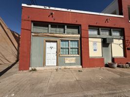 featured image of 909 Van Buren St