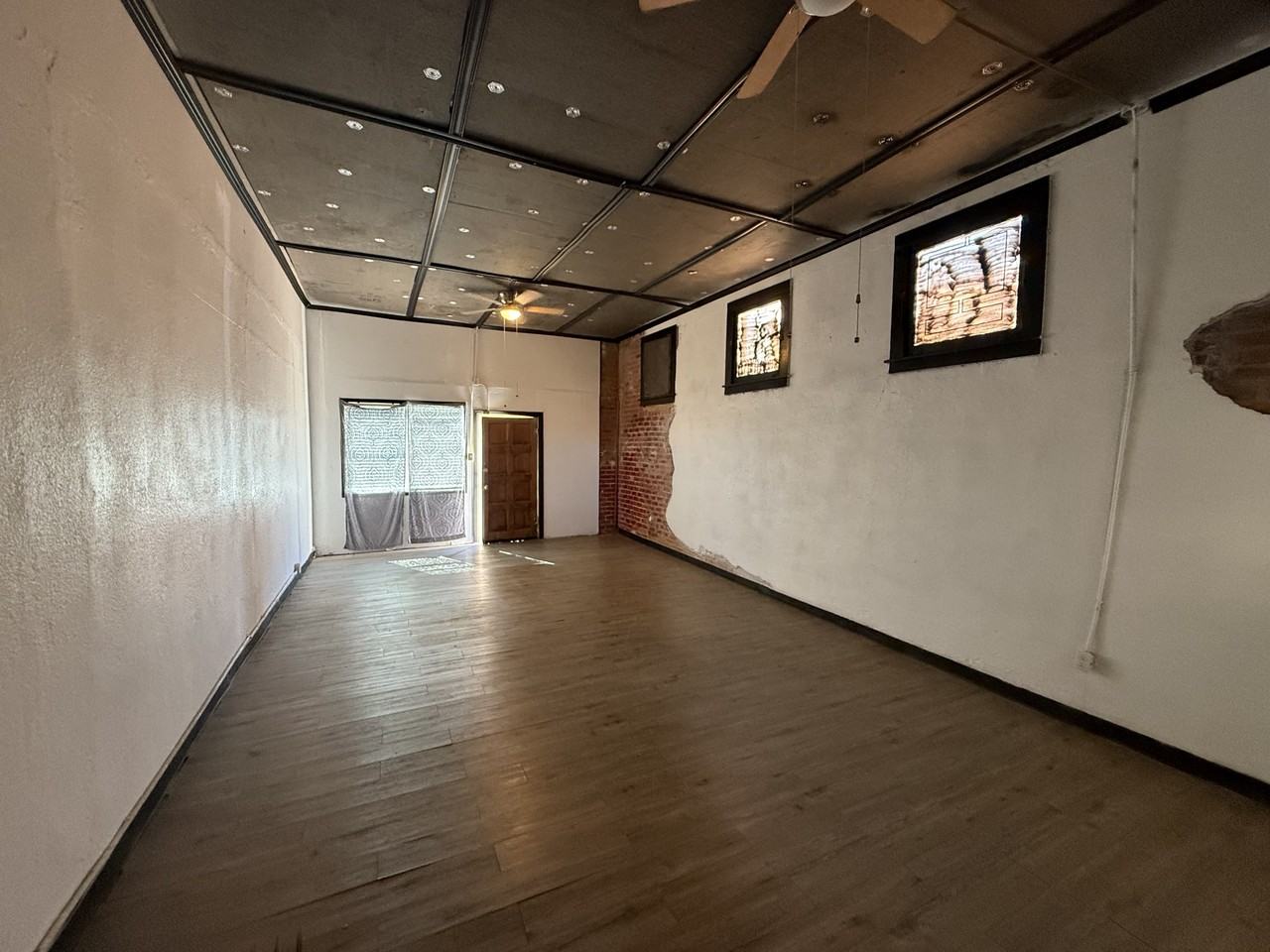 909 Van Buren St - Photo 2 of 10