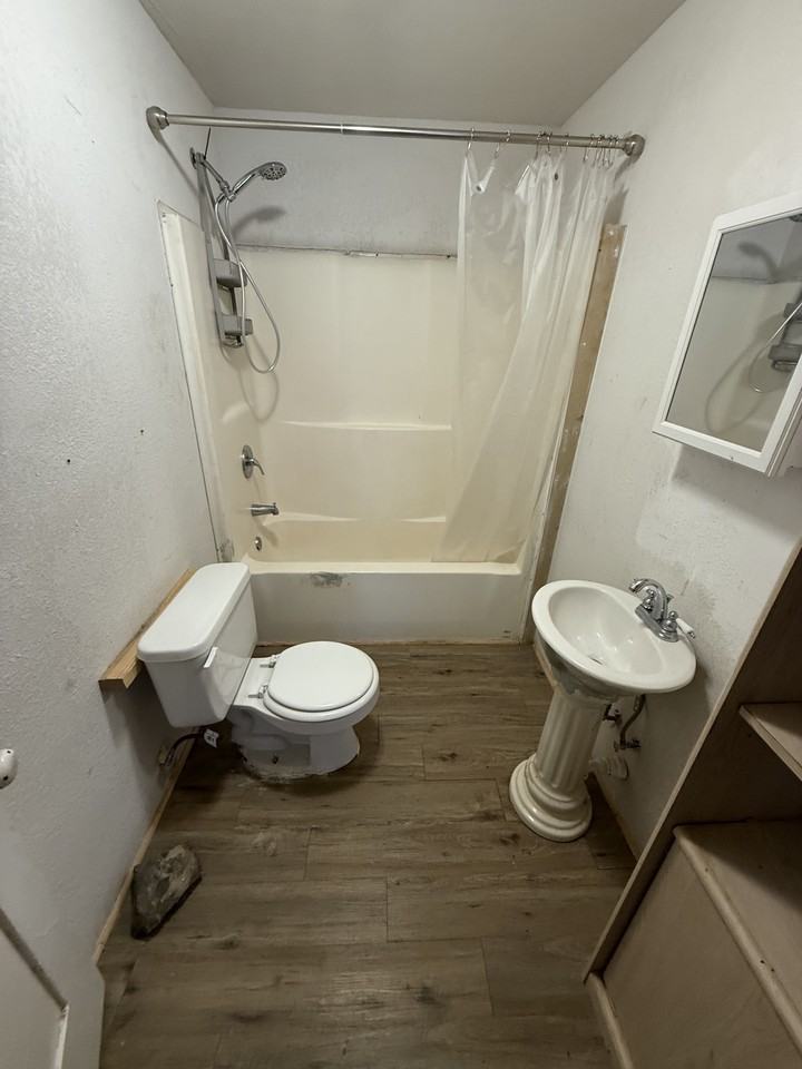 909 Van Buren St - Photo 3 of 10