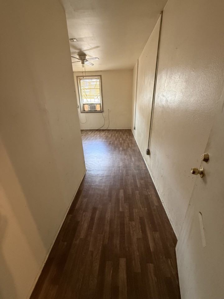 712 1/2 Brook Ave - Photo 2 of 5