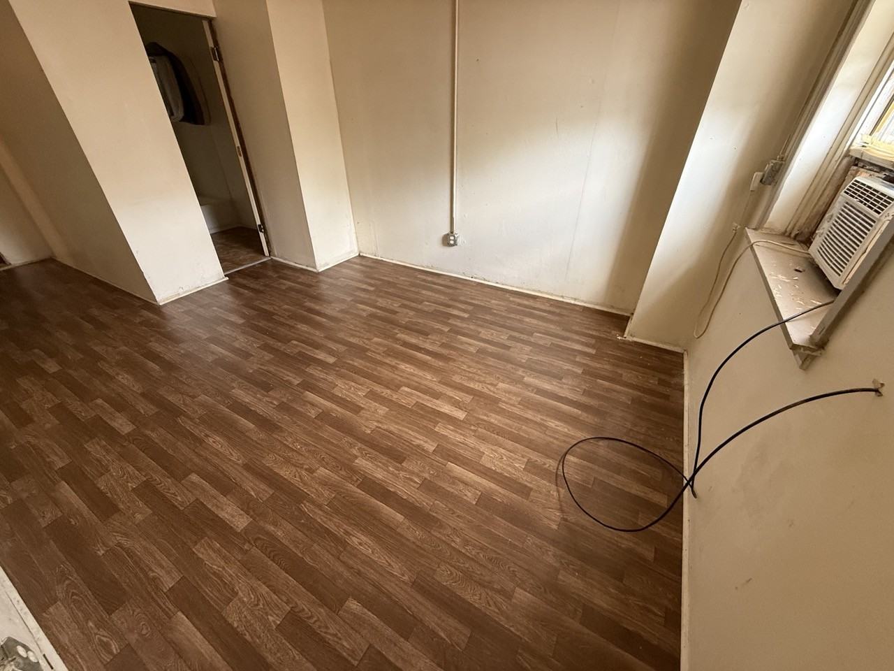 712 1/2 Brook Ave - Photo 4 of 5