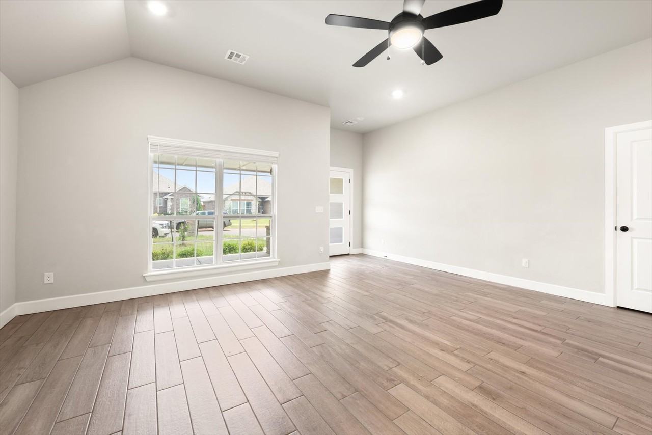 13933 Klinsman Rd #1 - Photo 4 of 27