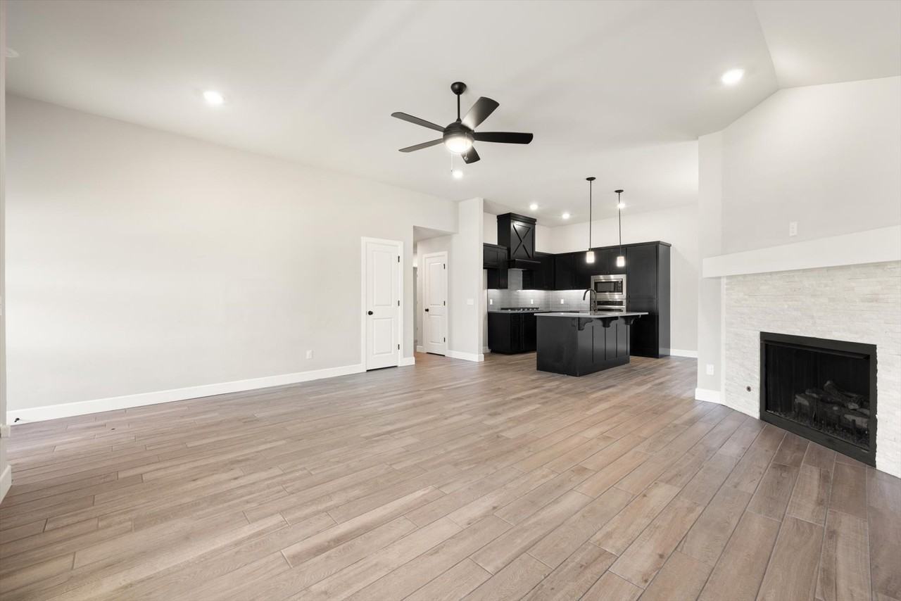 13933 Klinsman Rd #1 - Photo 5 of 27