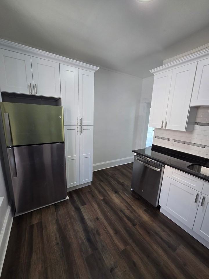 239 Harvard Ave - Photo 4 of 8