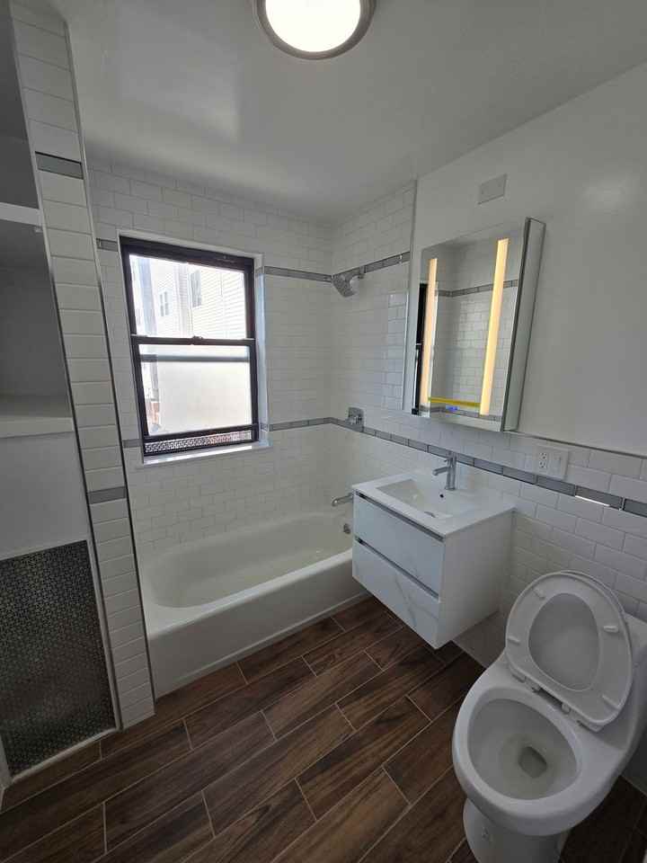 239 Harvard Ave - Photo 7 of 8