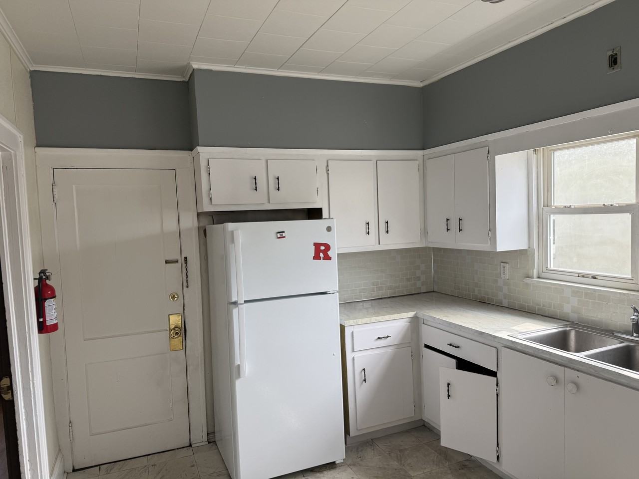 91 Guilden St #1 - Photo 3 of 10