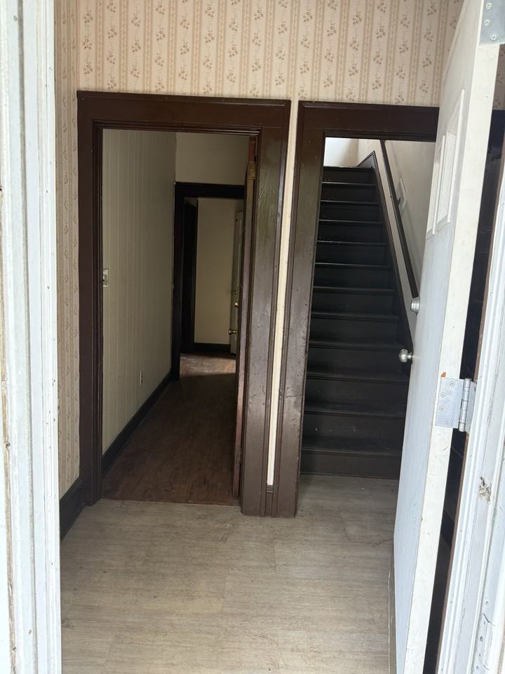 91 Guilden St #1 - Photo 5 of 10