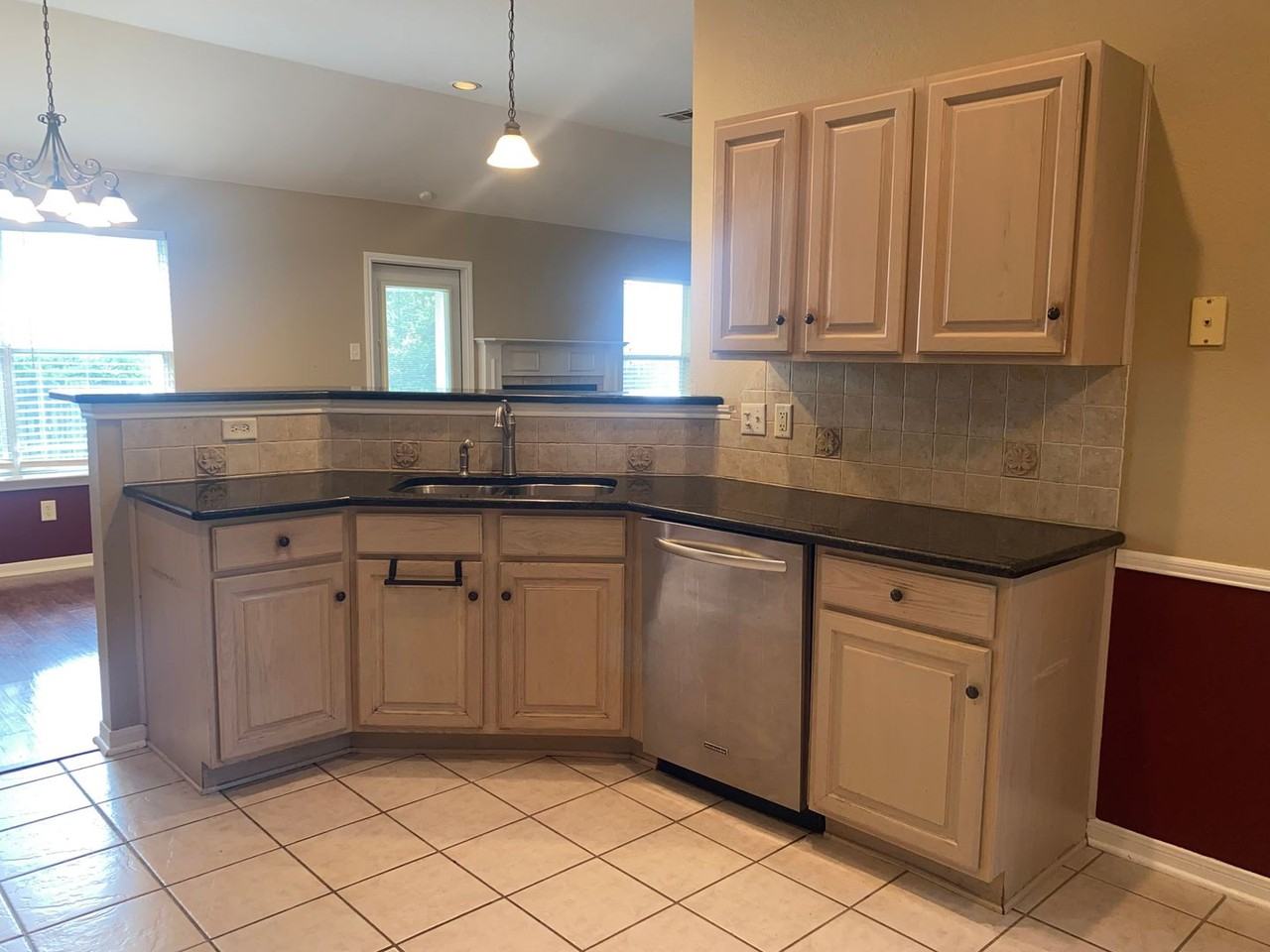 921 Westway Dr - Photo 6 of 24