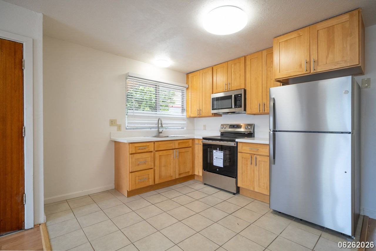1725 Olona Ln - Photo 4 of 23