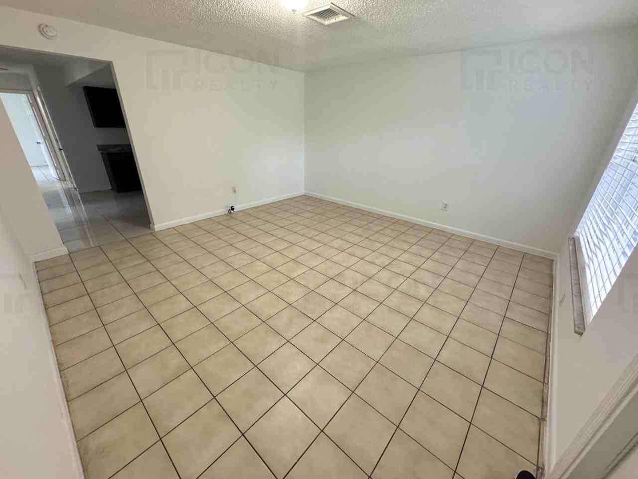 6580 Sw 20th St - Photo 3 of 12