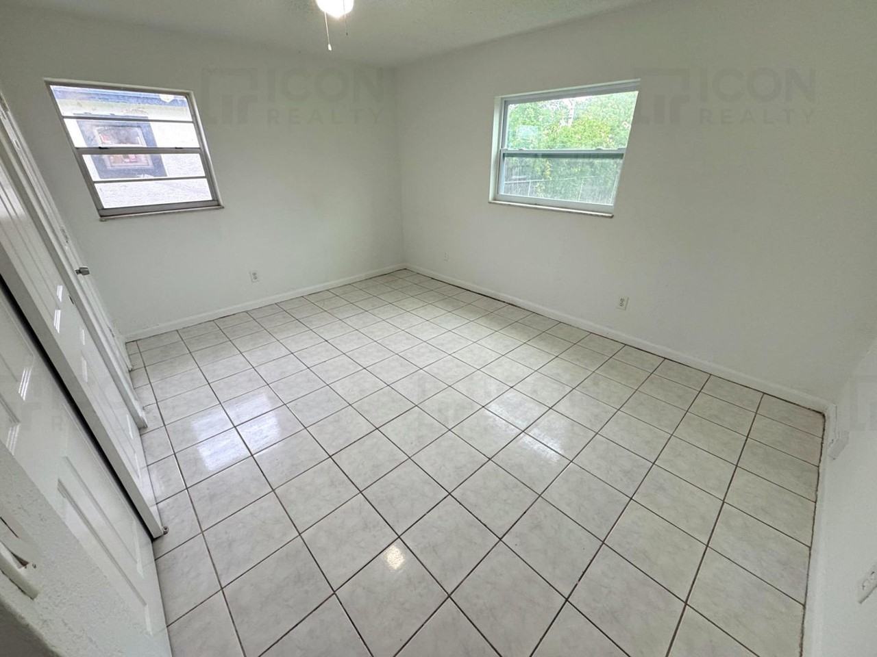6580 Sw 20th St - Photo 4 of 12