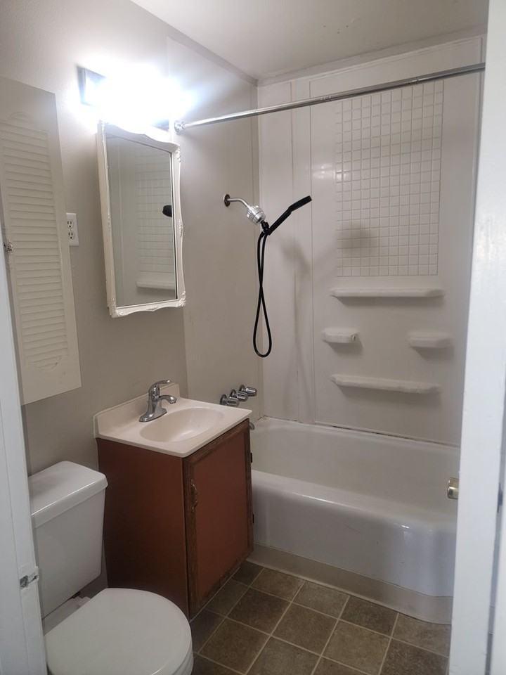 11005 Yakima Ave S - Photo 6 of 11