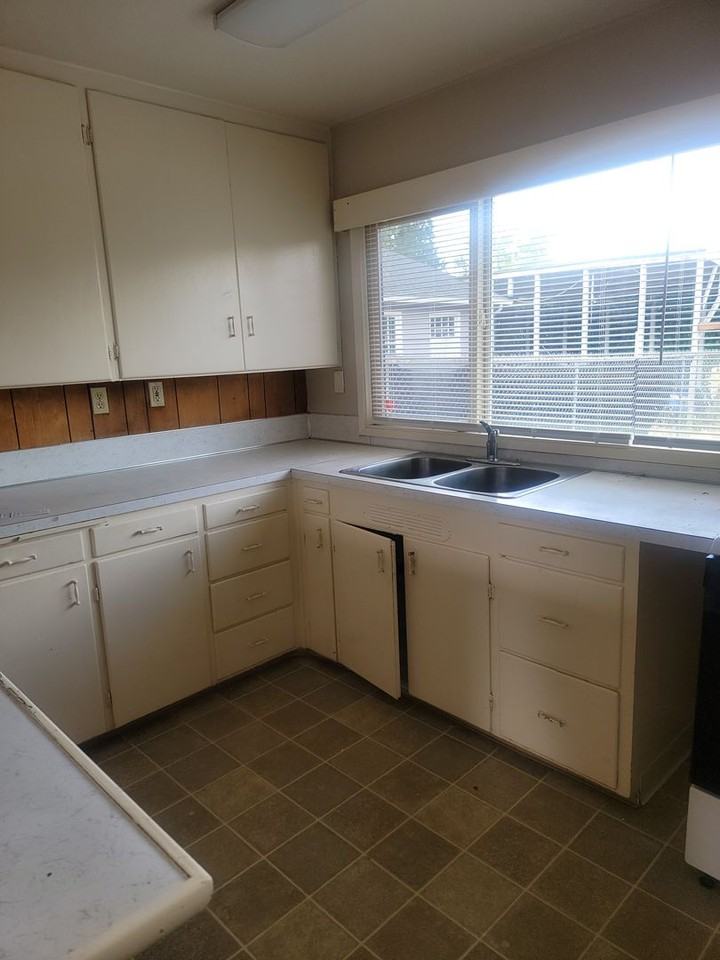 11005 Yakima Ave S - Photo 7 of 11