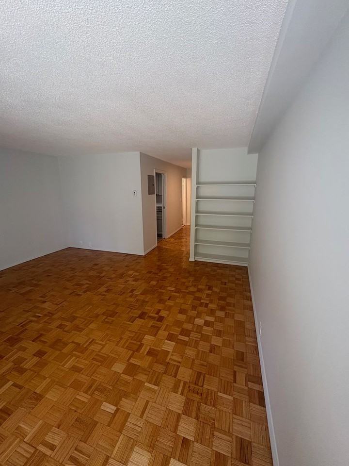 340 Newton St - Photo 2 of 7