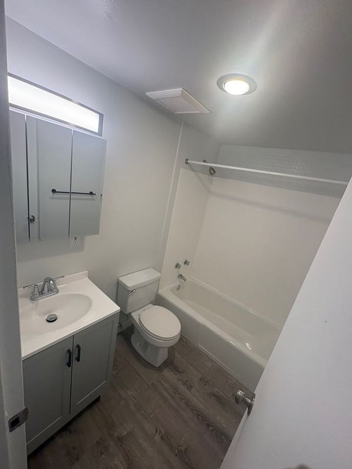 340 Newton St - Photo 6 of 7