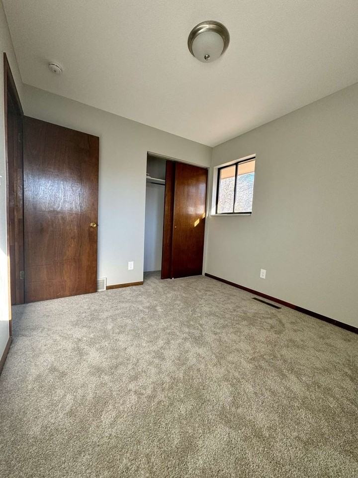 512 Alpine St - Photo 2 of 6