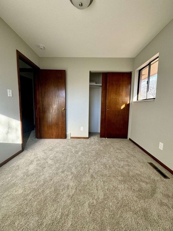 512 Alpine St - Photo 3 of 6