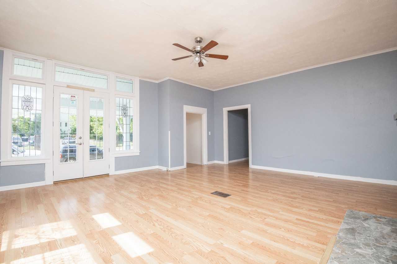 117 E Glenwood Ave #1 - Photo 2 of 19