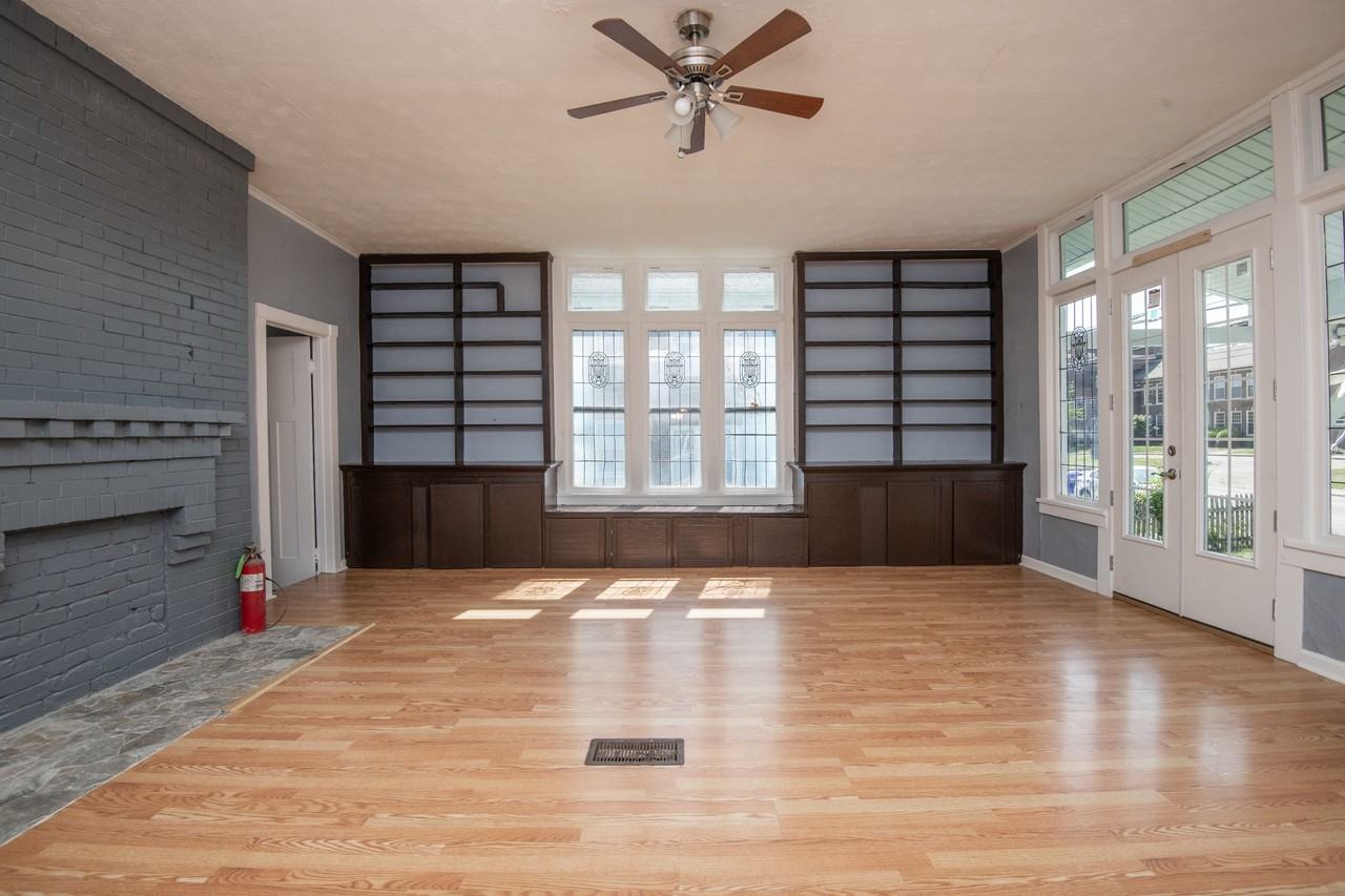 117 E Glenwood Ave #1 - Photo 3 of 19