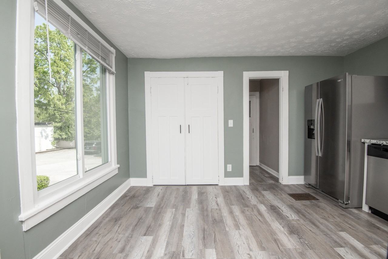 117 E Glenwood Ave #1 - Photo 4 of 19