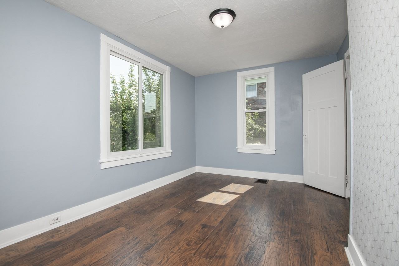 117 E Glenwood Ave #1 - Photo 7 of 19