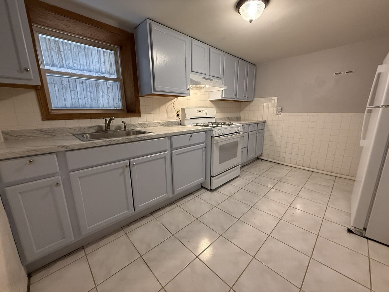 4527 North Christiana Avenue - Photo 2 of 8