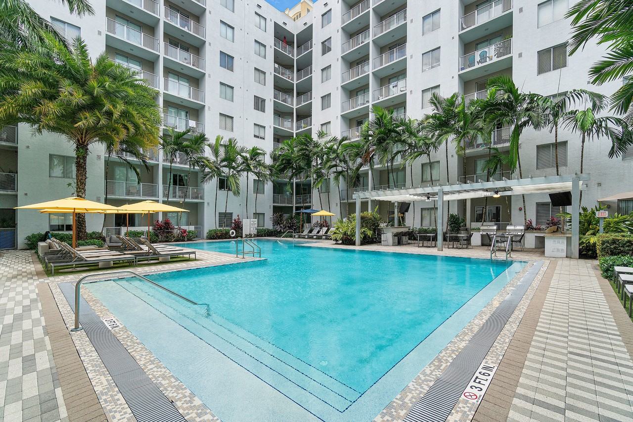 Pearl Dadeland - Photo 4 of 50
