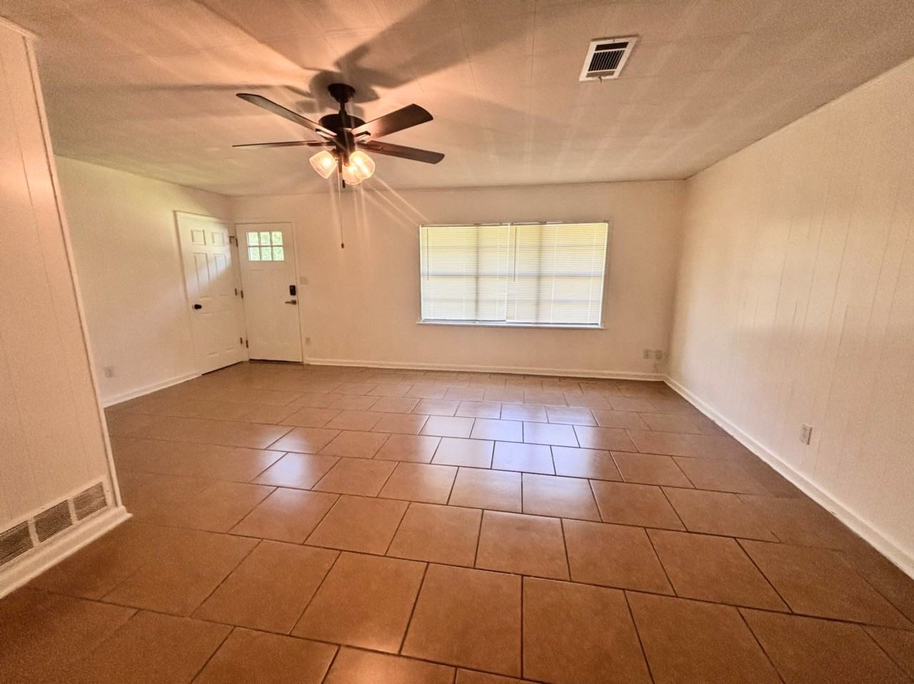 1102 Anderson Dr - Photo 2 of 15