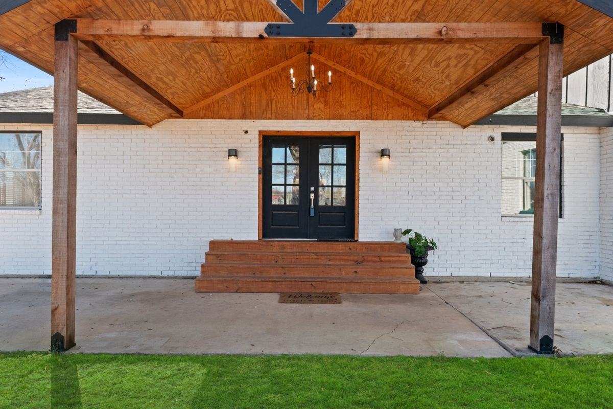 15285 S Skaggs Rd - Photo 2 of 23