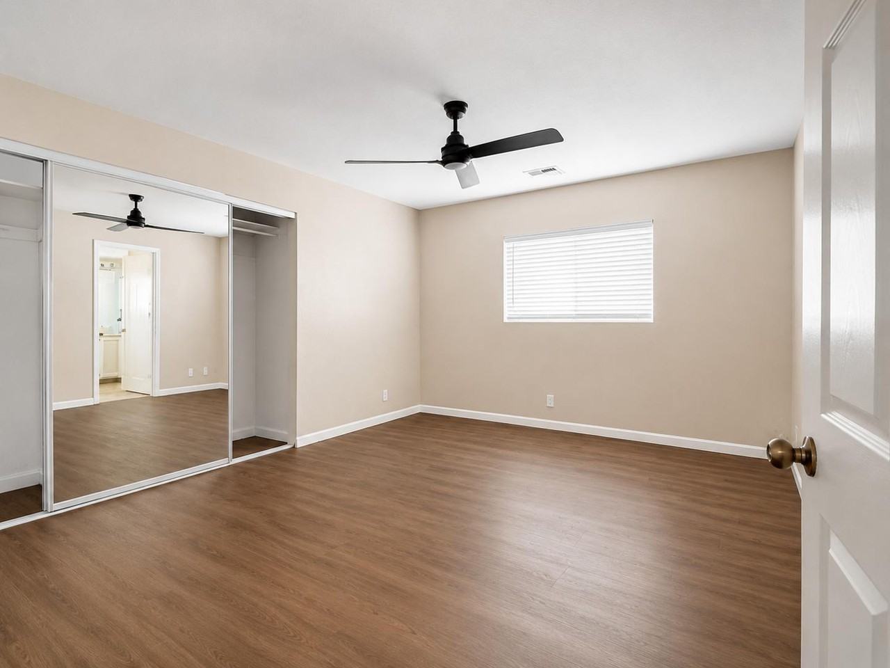 2519 Country Club Dr - Photo 2 of 10