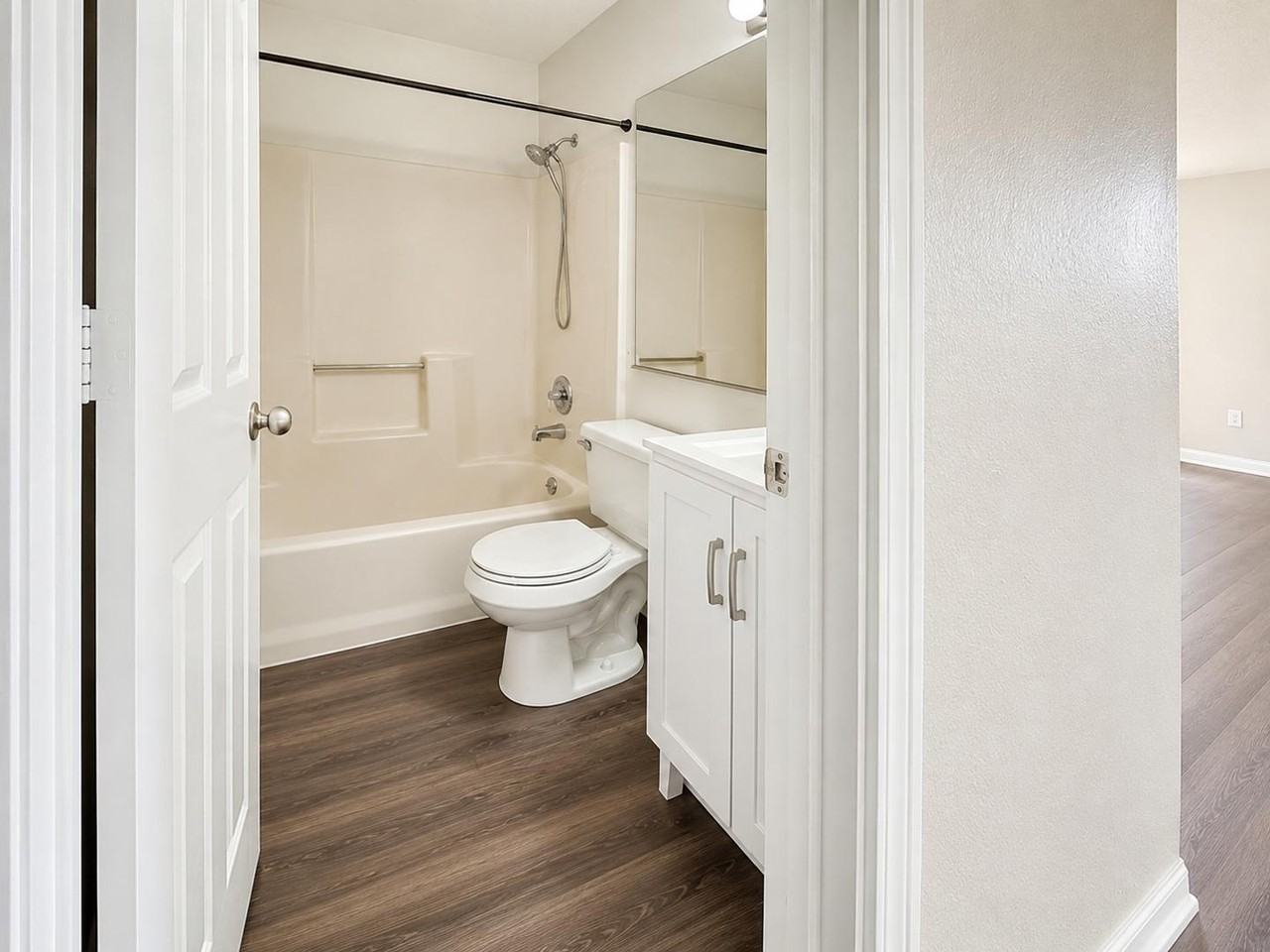 2519 Country Club Dr - Photo 4 of 10