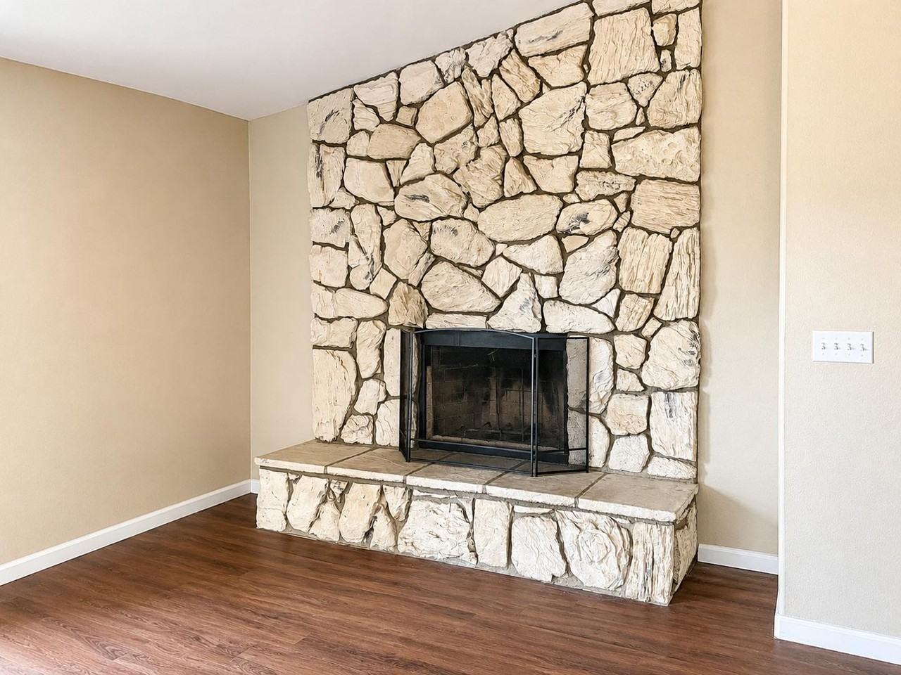 2519 Country Club Dr - Photo 5 of 10