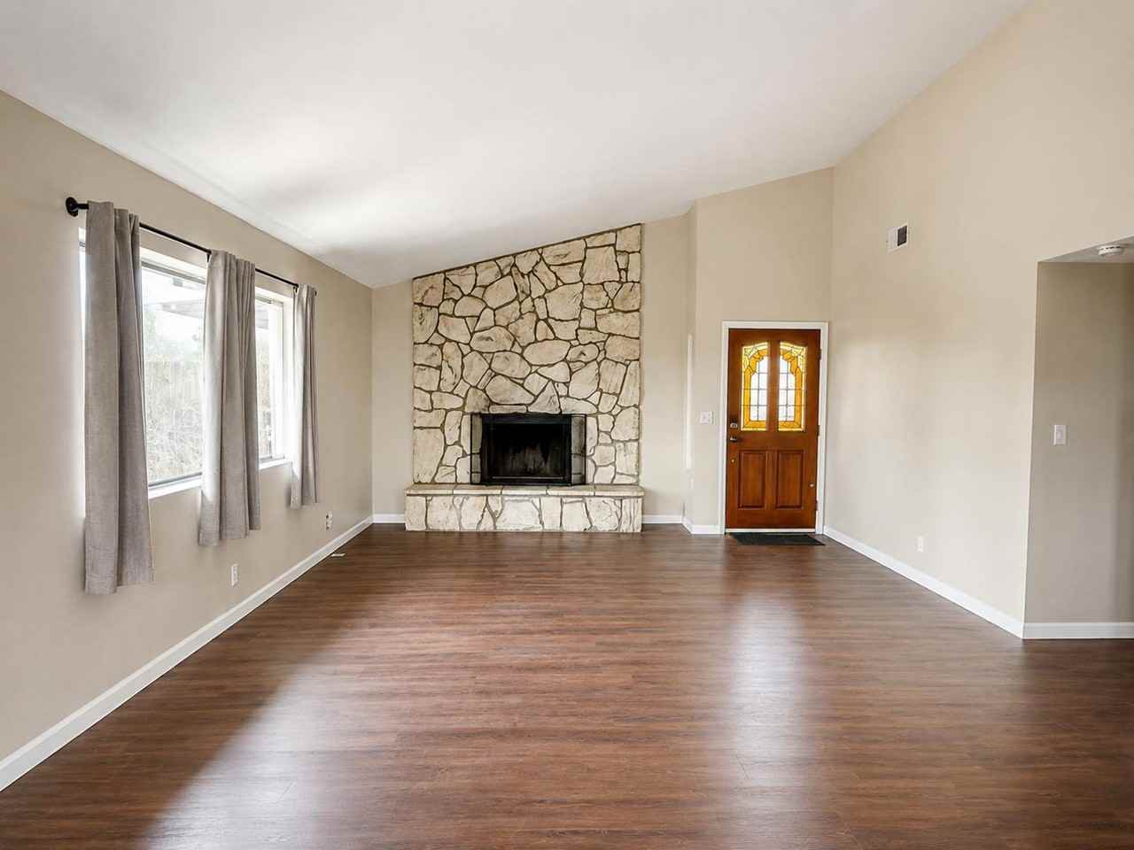 2519 Country Club Dr - Photo 6 of 10