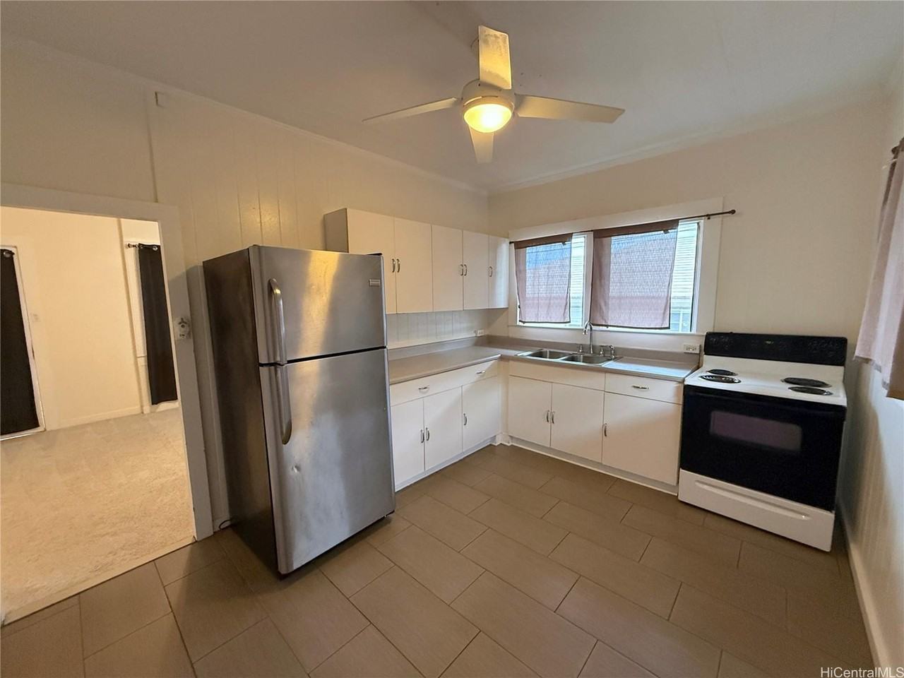 2158 Kanealii Ave - Photo 3 of 8