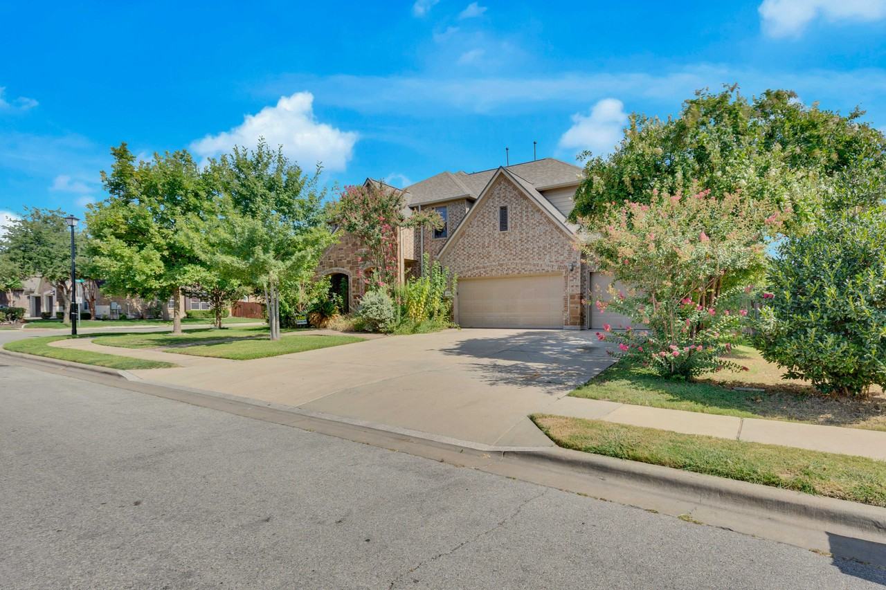 2500 Speidel Dr - Photo 3 of 50