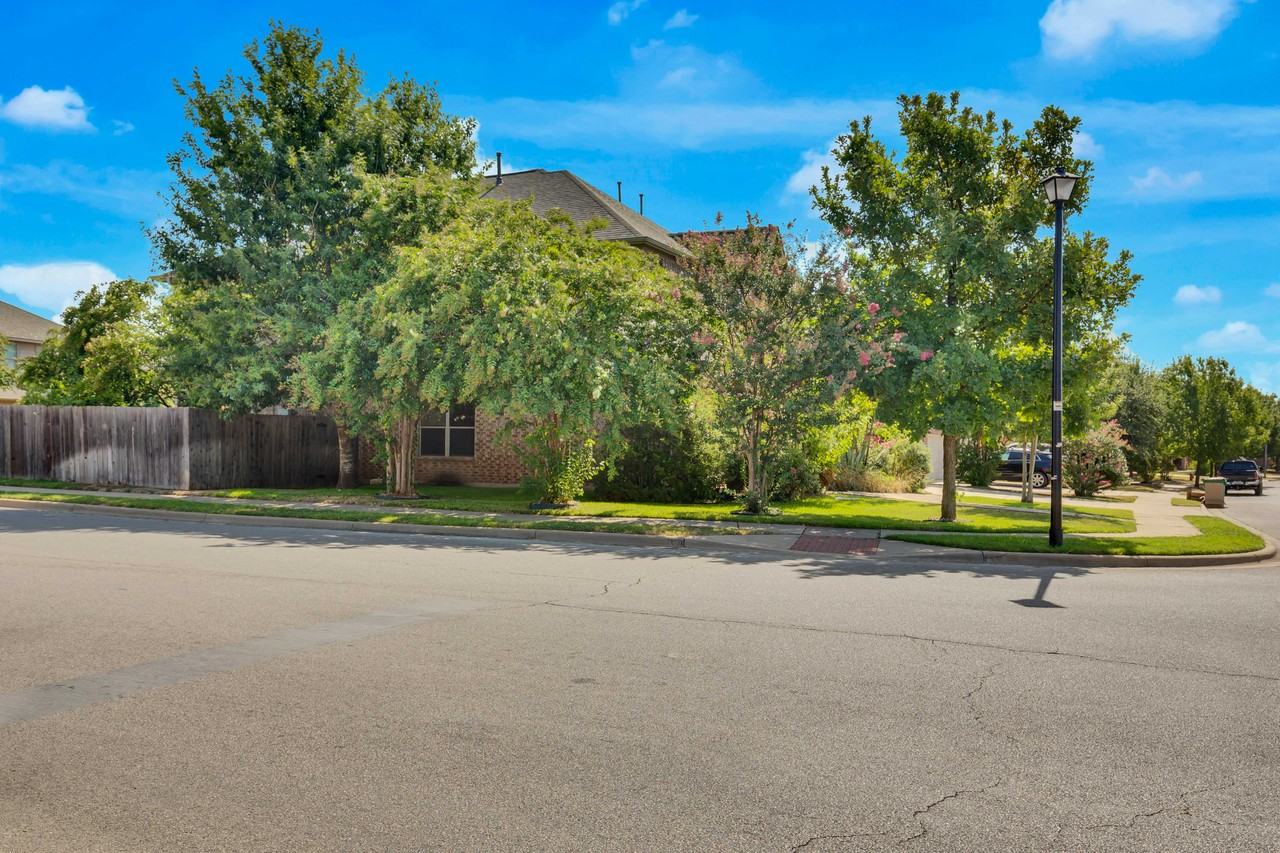 2500 Speidel Dr - Photo 5 of 50