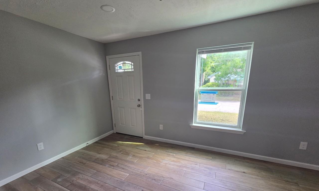 640 Roosevelt Dr #B - Photo 2 of 8